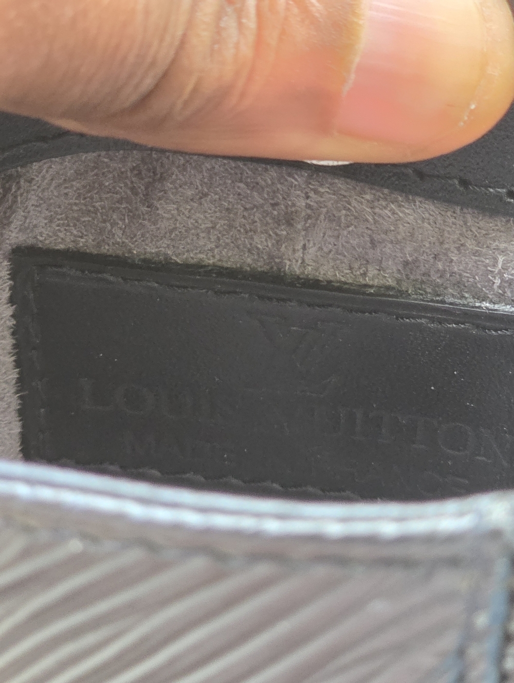 Louis Vuitton Black Women's Shoulder Bag Classic Textured Design Logo - Picture 12 of 13